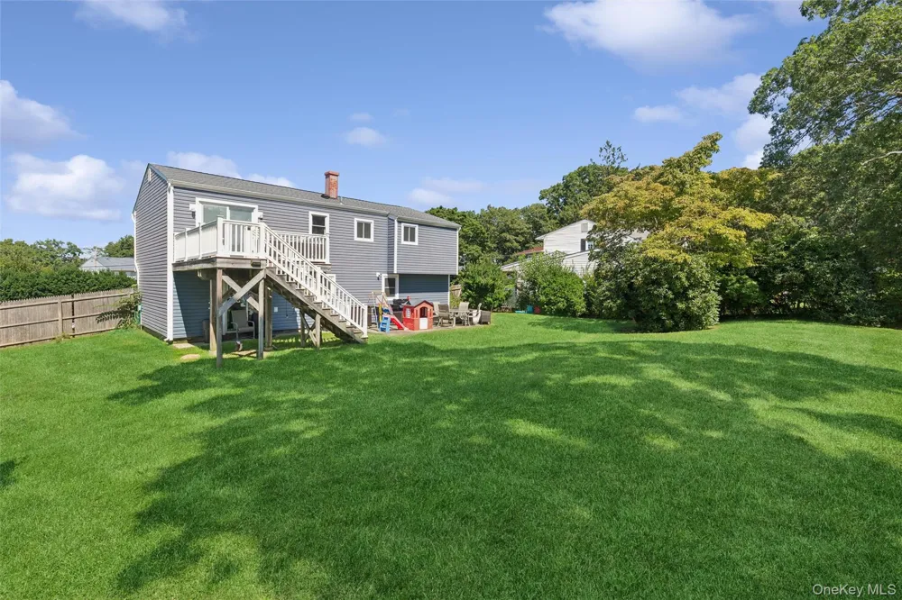 6 Rhodes Court Selden, NY 11784