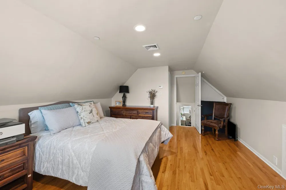 3835 Niami Street Seaford, NY 11783