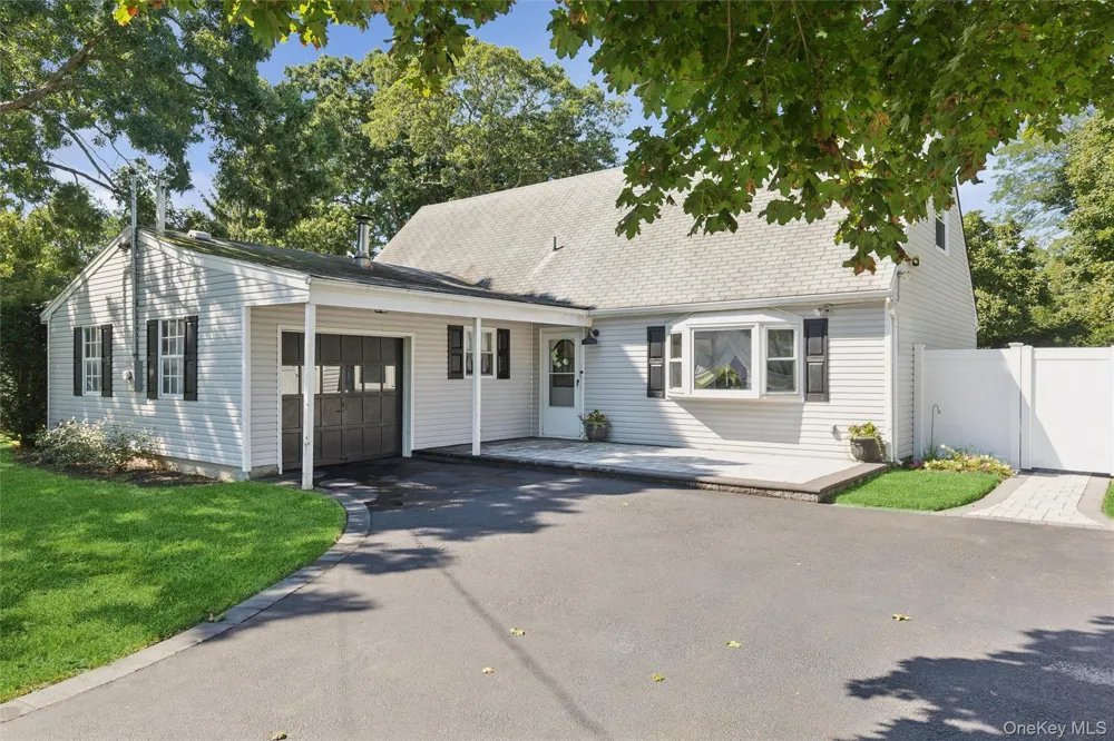 26 Avenue D Holbrook, NY 11741