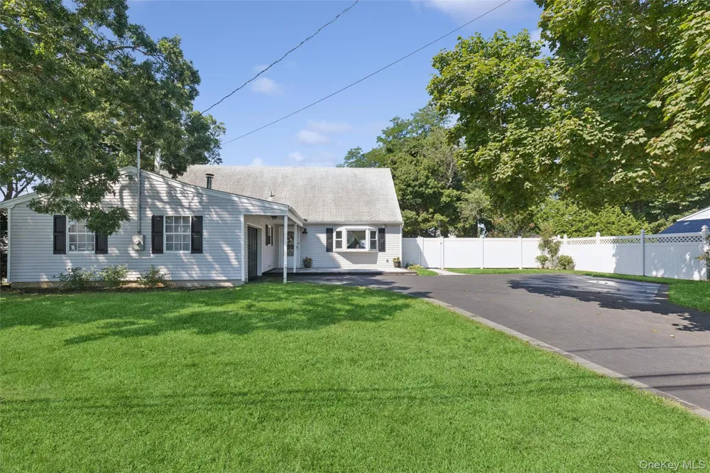 26 Avenue D Holbrook, NY 11741
