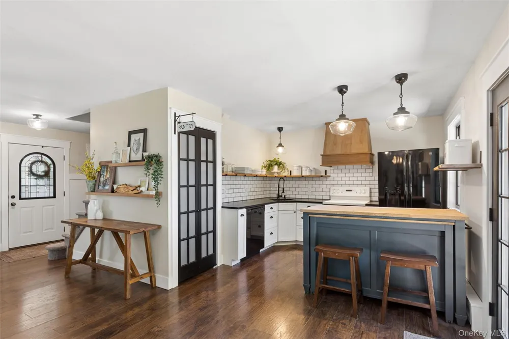 26 Avenue D Holbrook, NY 11741