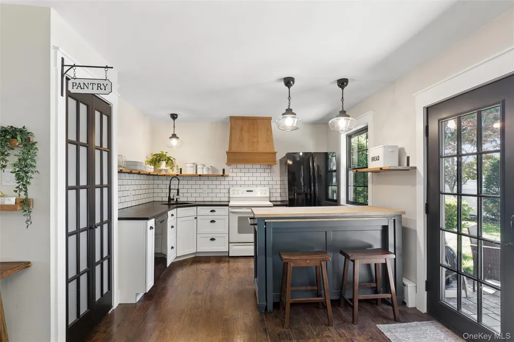 26 Avenue D Holbrook, NY 11741