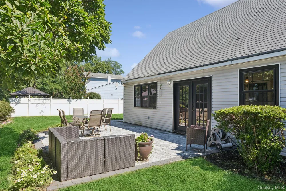 26 Avenue D Holbrook, NY 11741