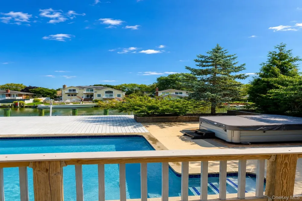 204 Bayview Avenue Massapequa, NY 11758