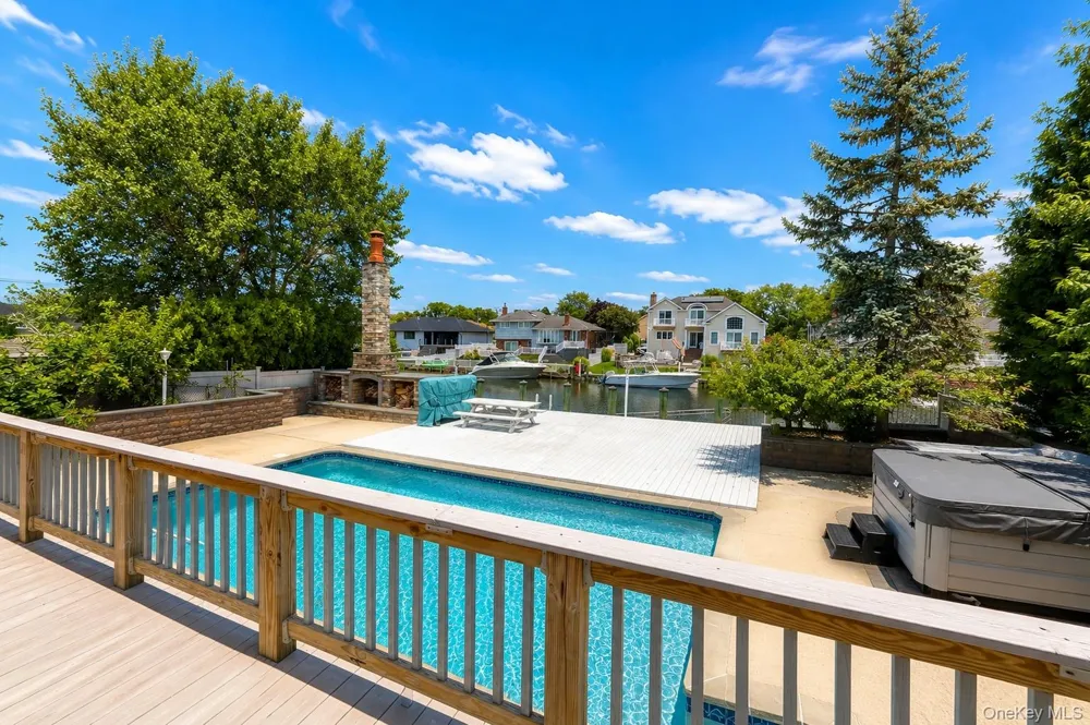 204 Bayview Avenue Massapequa, NY 11758