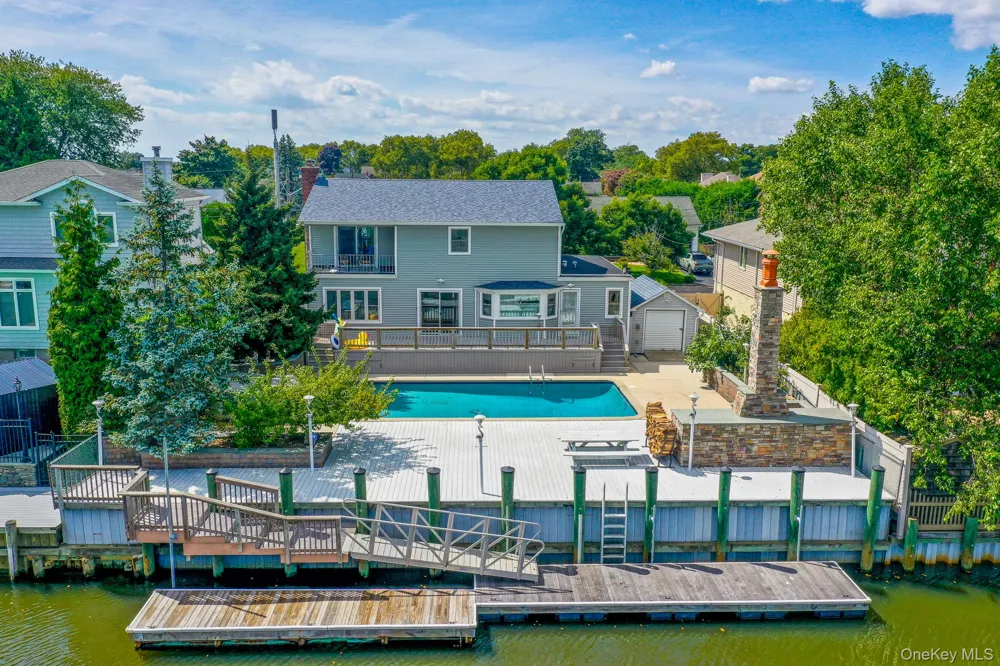 204 Bayview Avenue Massapequa, NY 11758