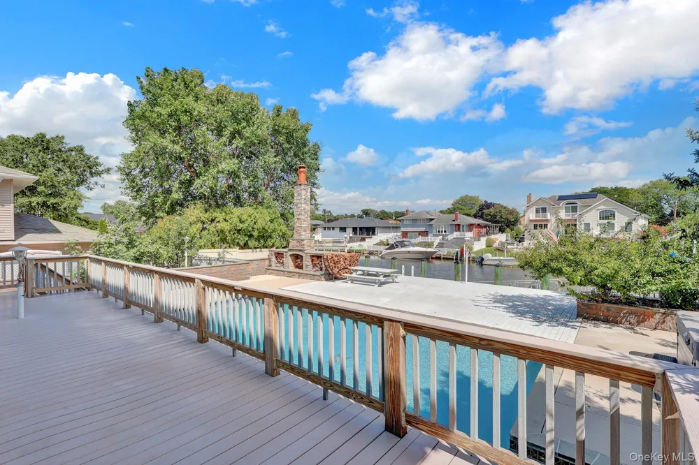 204 Bayview Avenue Massapequa, NY 11758