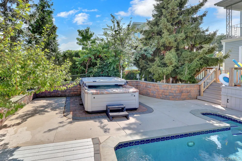 204 Bayview Avenue Massapequa, NY 11758