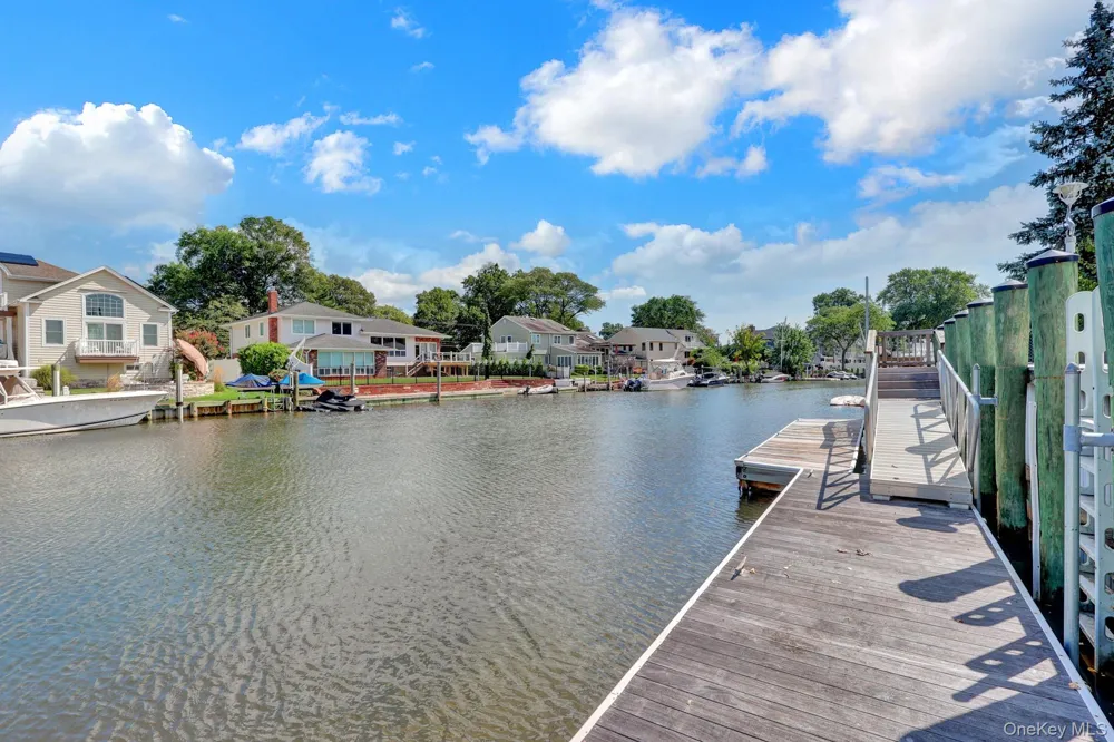 204 Bayview Avenue Massapequa, NY 11758