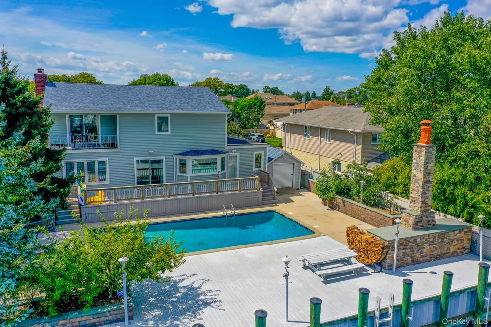204 Bayview Avenue Massapequa, NY 11758