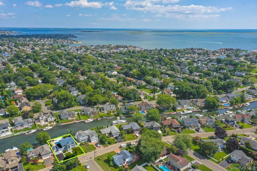 204 Bayview Avenue Massapequa, NY 11758