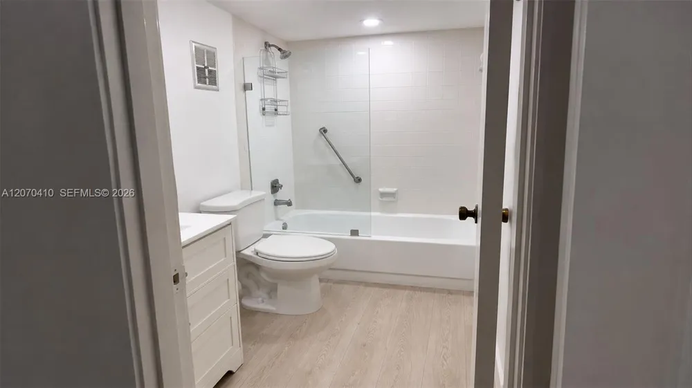 7500 NW 17 St #107 Plantation, FL 33313