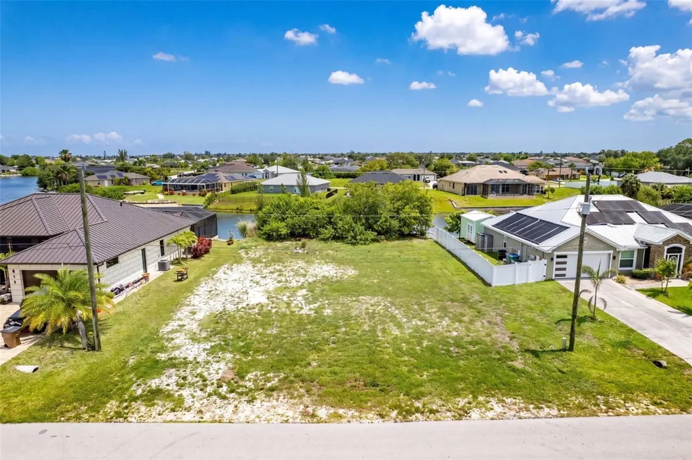 623 NE 7TH TERRACE Cape Coral, FL 33909