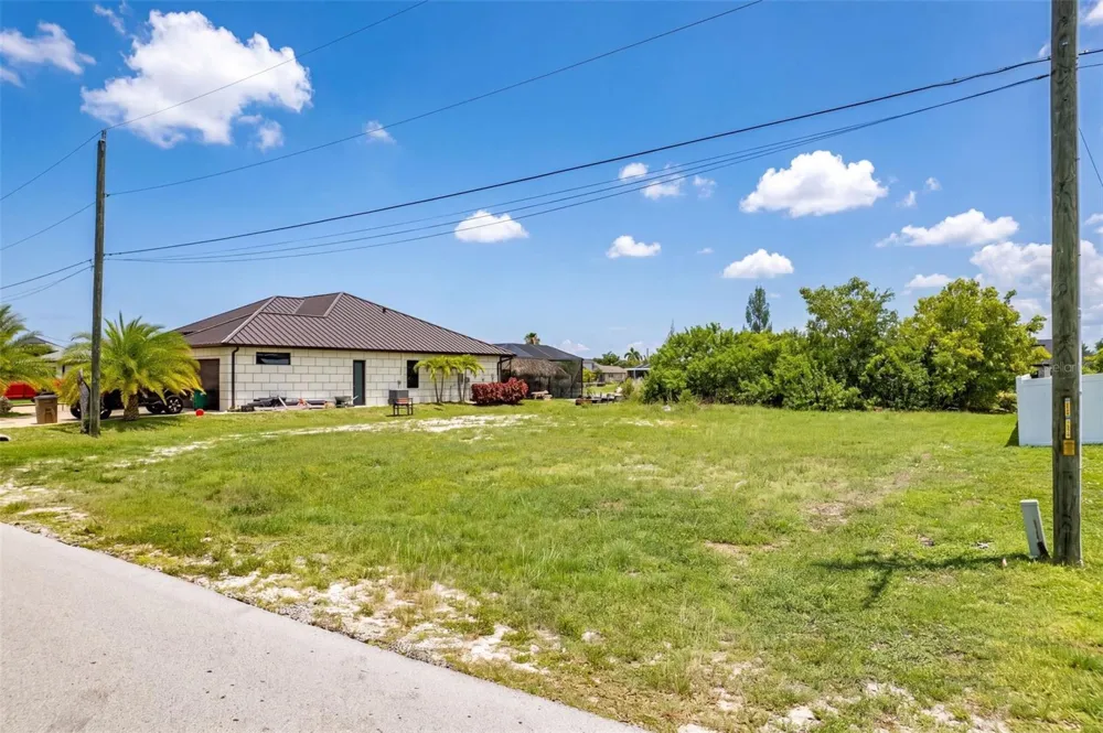 623 NE 7TH TERRACE Cape Coral, FL 33909