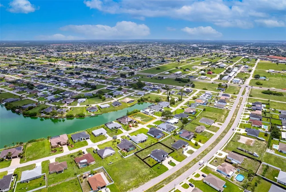 623 NE 7TH TERRACE Cape Coral, FL 33909