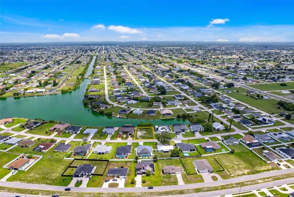 623 NE 7TH TERRACE Cape Coral, FL 33909