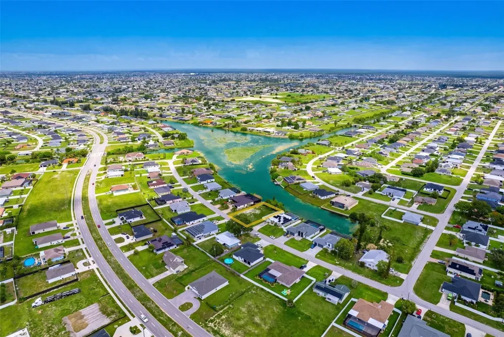 623 NE 7TH TERRACE Cape Coral, FL 33909