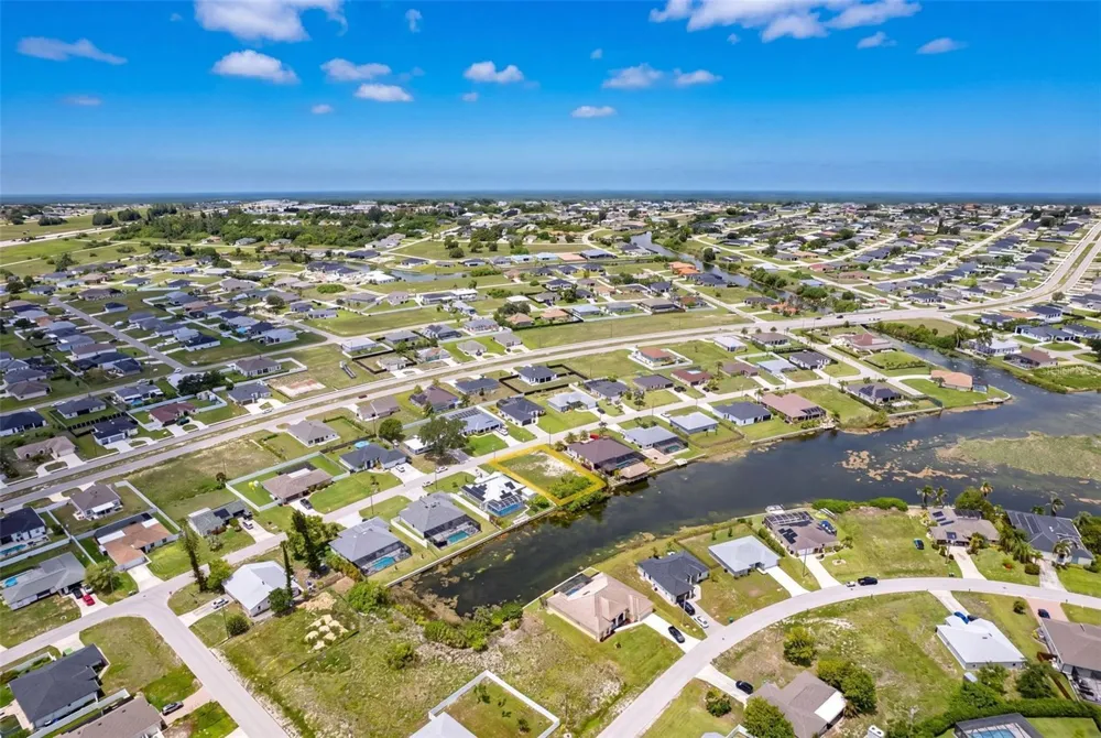 623 NE 7TH TERRACE Cape Coral, FL 33909