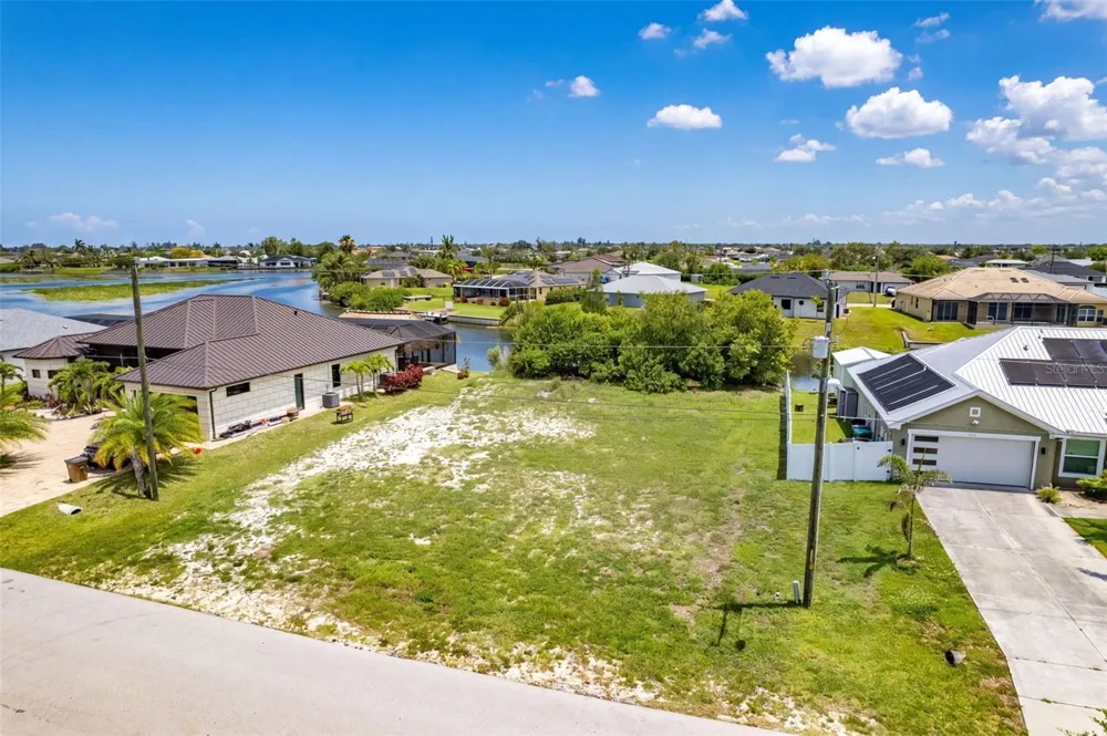 623 NE 7TH TERRACE Cape Coral, FL 33909