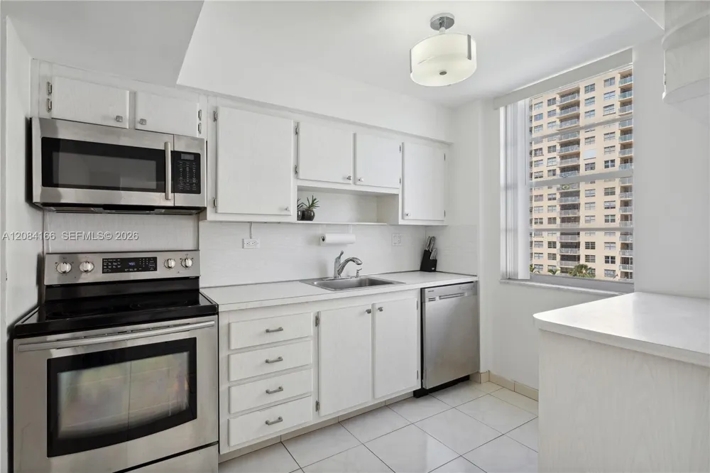 250 174th St #605 Sunny Isles Beach, FL 33160