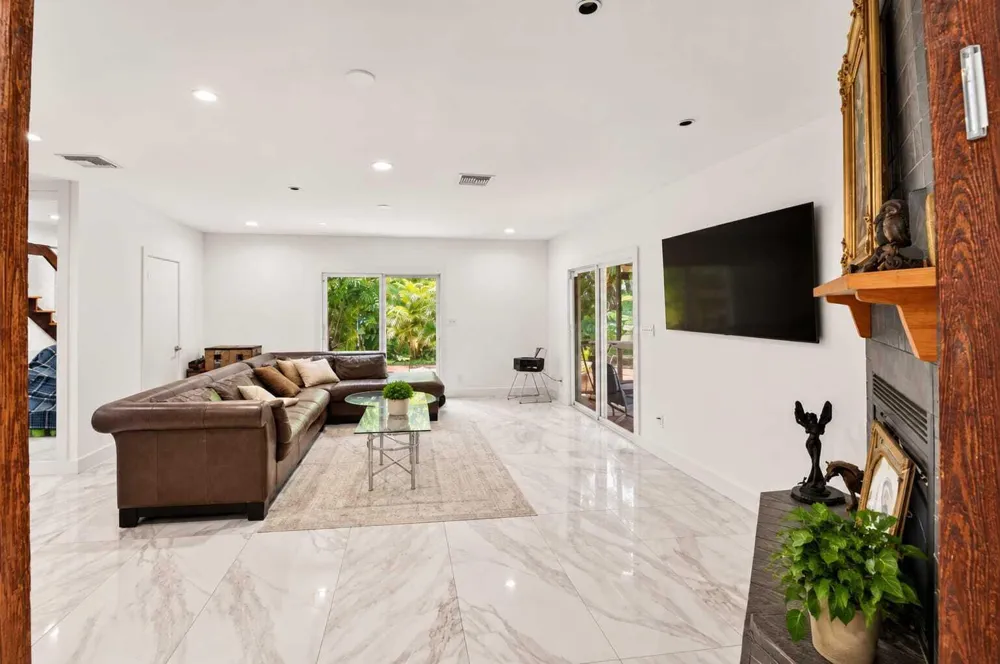 4121 NW 5th Avenue Boca Raton, FL 33431