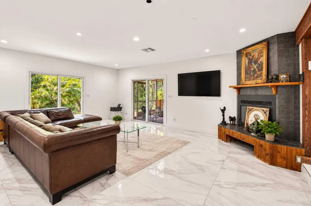 4121 NW 5th Avenue Boca Raton, FL 33431