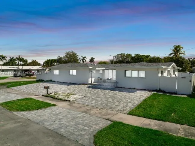 1950 NE 208th Ter Miami, FL 33179