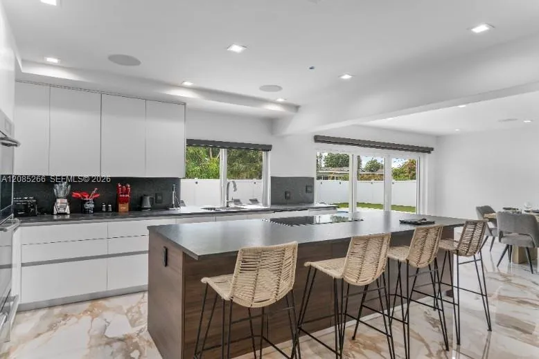 1950 NE 208th Ter Miami, FL 33179