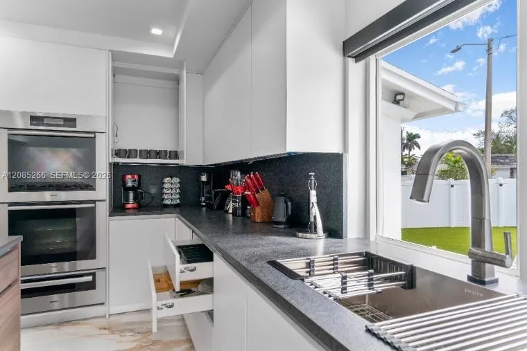 1950 NE 208th Ter Miami, FL 33179
