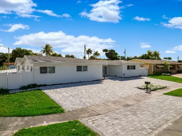 1950 NE 208th Ter Miami, FL 33179