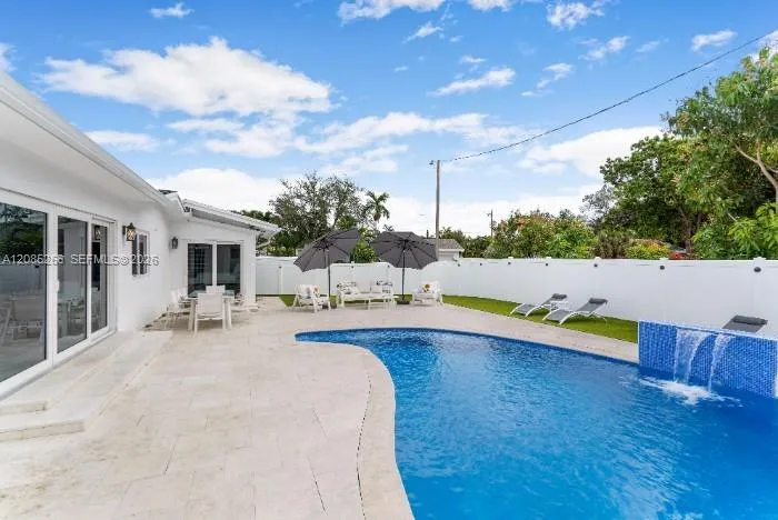1950 NE 208th Ter Miami, FL 33179