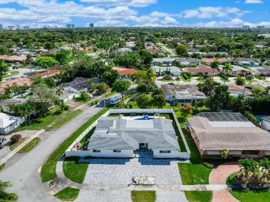 1950 NE 208th Ter Miami, FL 33179