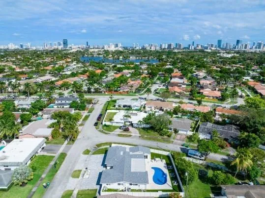 1950 NE 208th Ter Miami, FL 33179