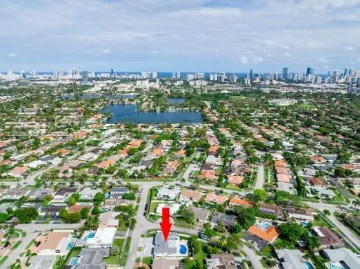 1950 NE 208th Ter Miami, FL 33179