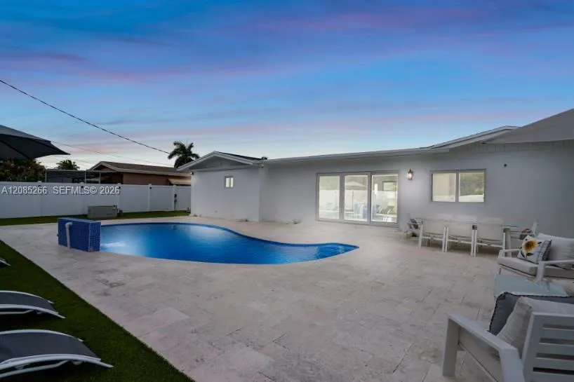 1950 NE 208th Ter Miami, FL 33179