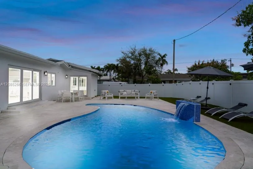 1950 NE 208th Ter Miami, FL 33179