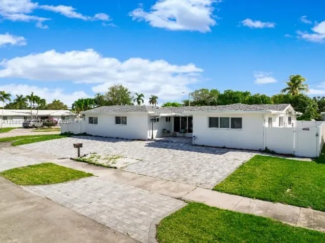 1950 NE 208th Ter Miami, FL 33179
