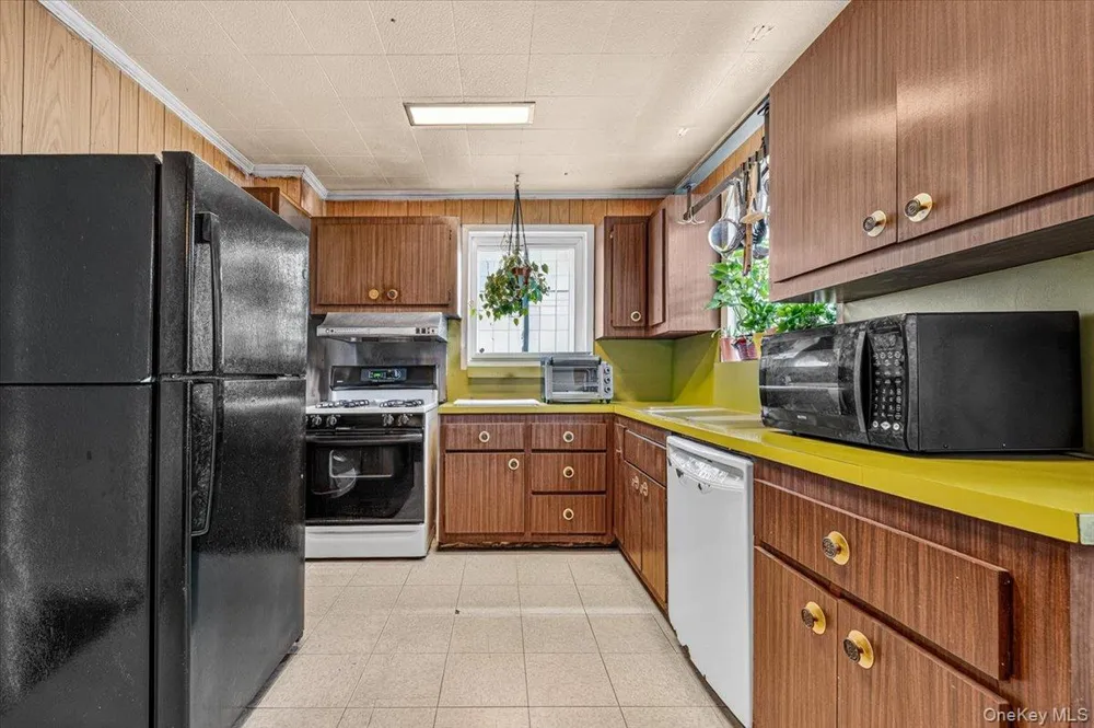 88-32 187th Place Hollis, NY 11423
