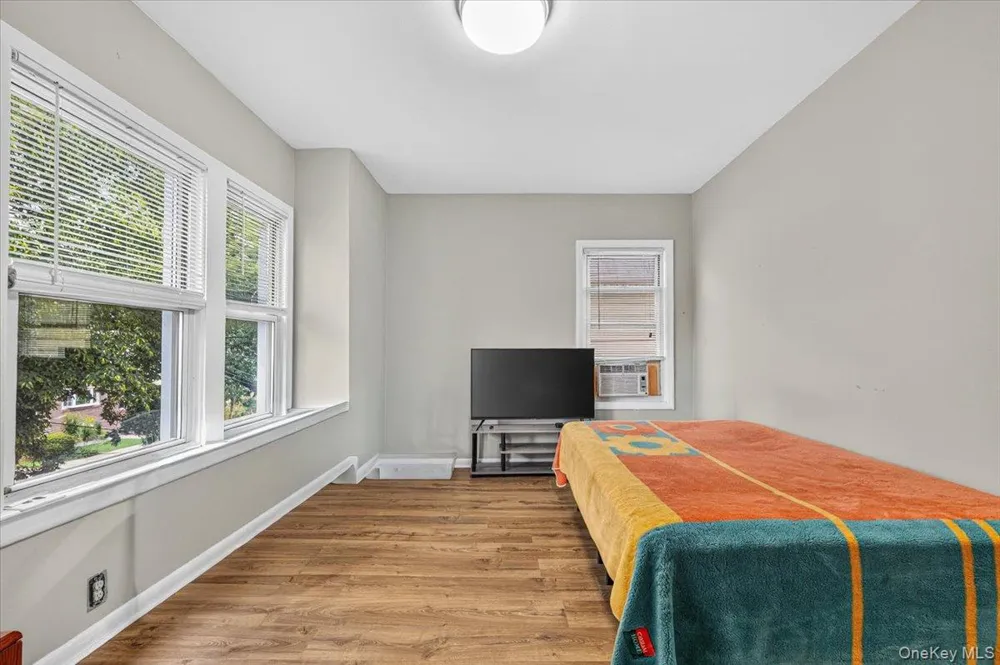 88-32 187th Place Hollis, NY 11423