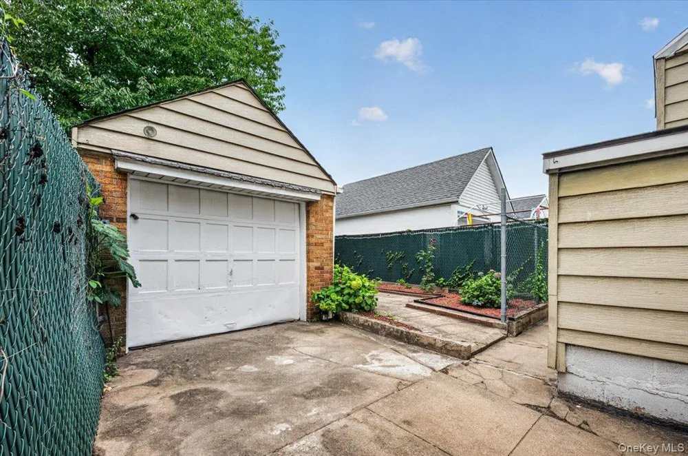 88-32 187th Place Hollis, NY 11423