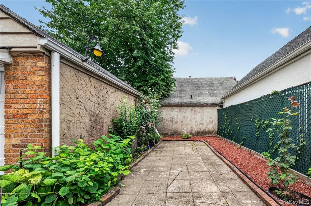 88-32 187th Place Hollis, NY 11423