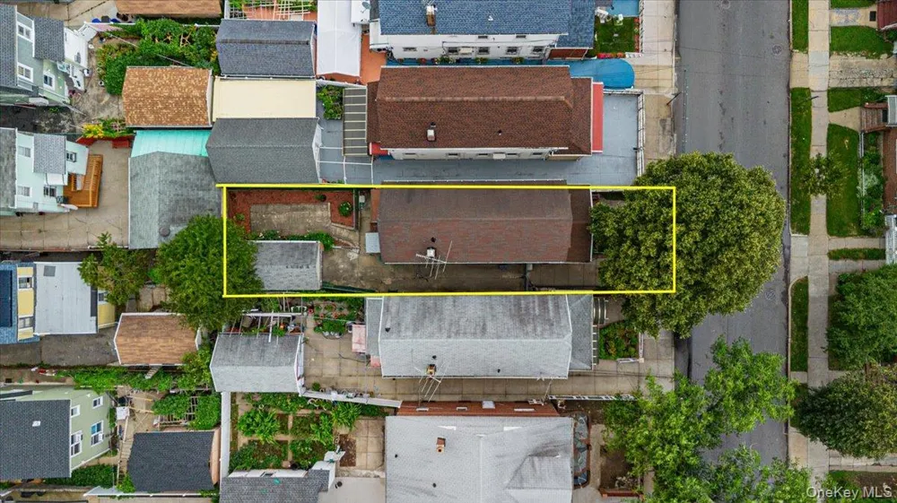88-32 187th Place Hollis, NY 11423