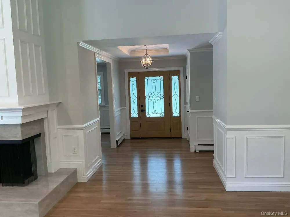 19 MICHAELS LANE Old Brookville, NY 11545