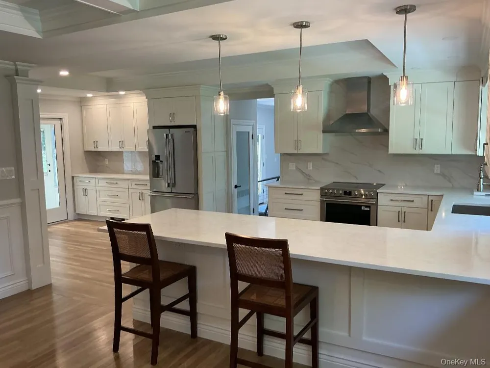 19 MICHAELS LANE Old Brookville, NY 11545
