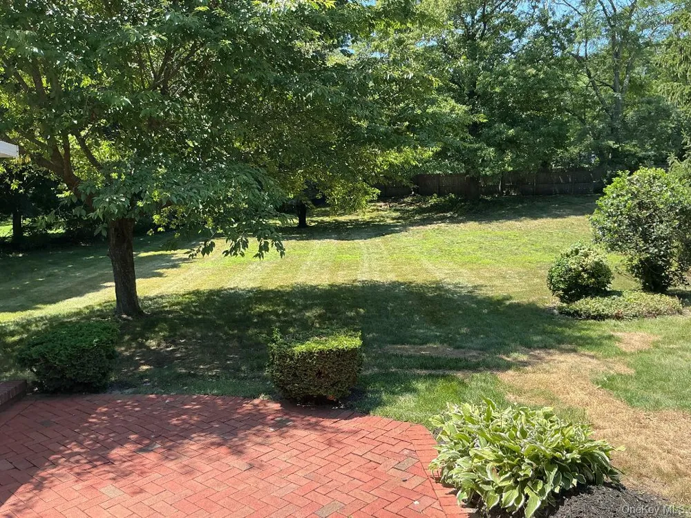 19 MICHAELS LANE Old Brookville, NY 11545