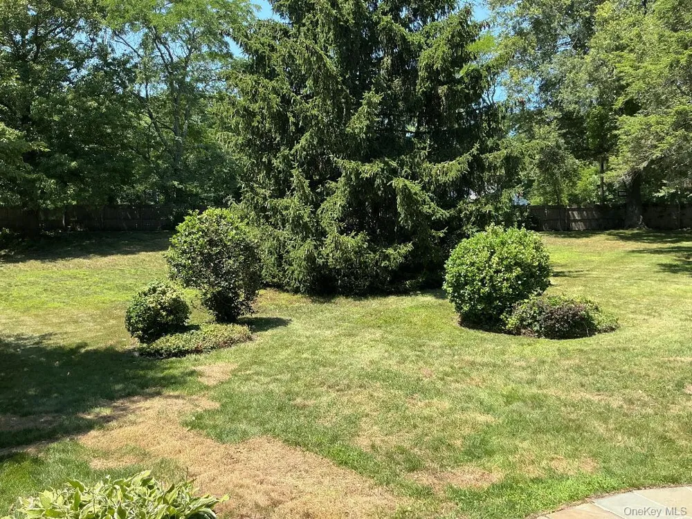 19 MICHAELS LANE Old Brookville, NY 11545