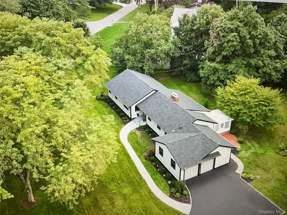 19 MICHAELS LANE Old Brookville, NY 11545