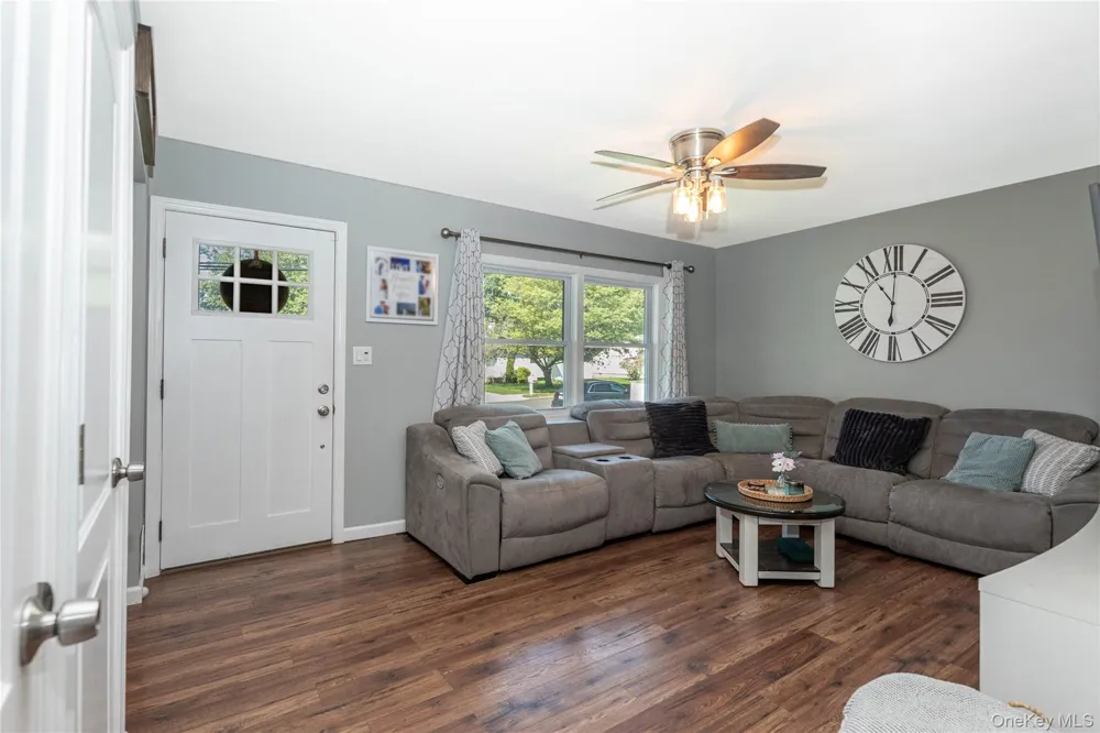 5 Norwalk Lane Selden, NY 11784