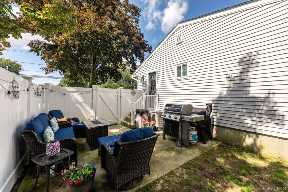 5 Norwalk Lane Selden, NY 11784