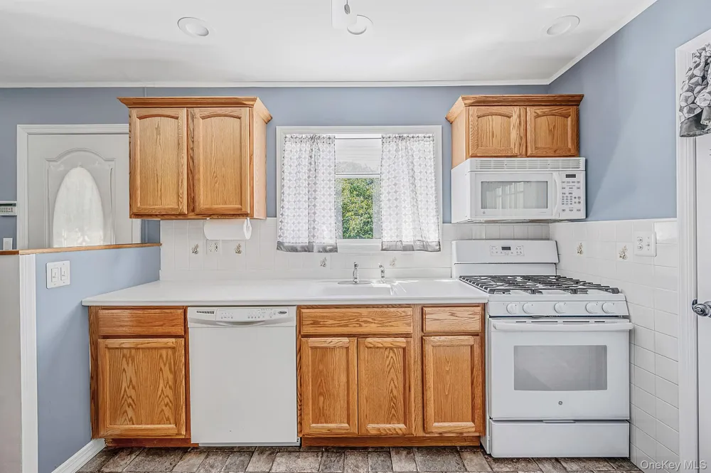 152 Grand Avenue Shirley, NY 11967